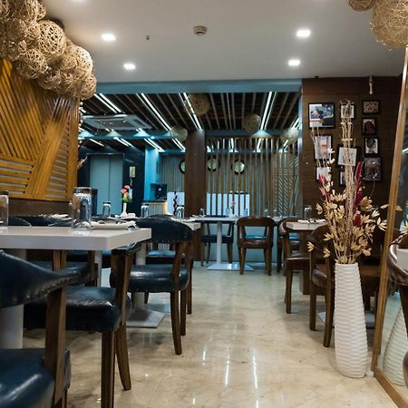 The Avenue Hotel Ballygunge コルカタ エクステリア 写真