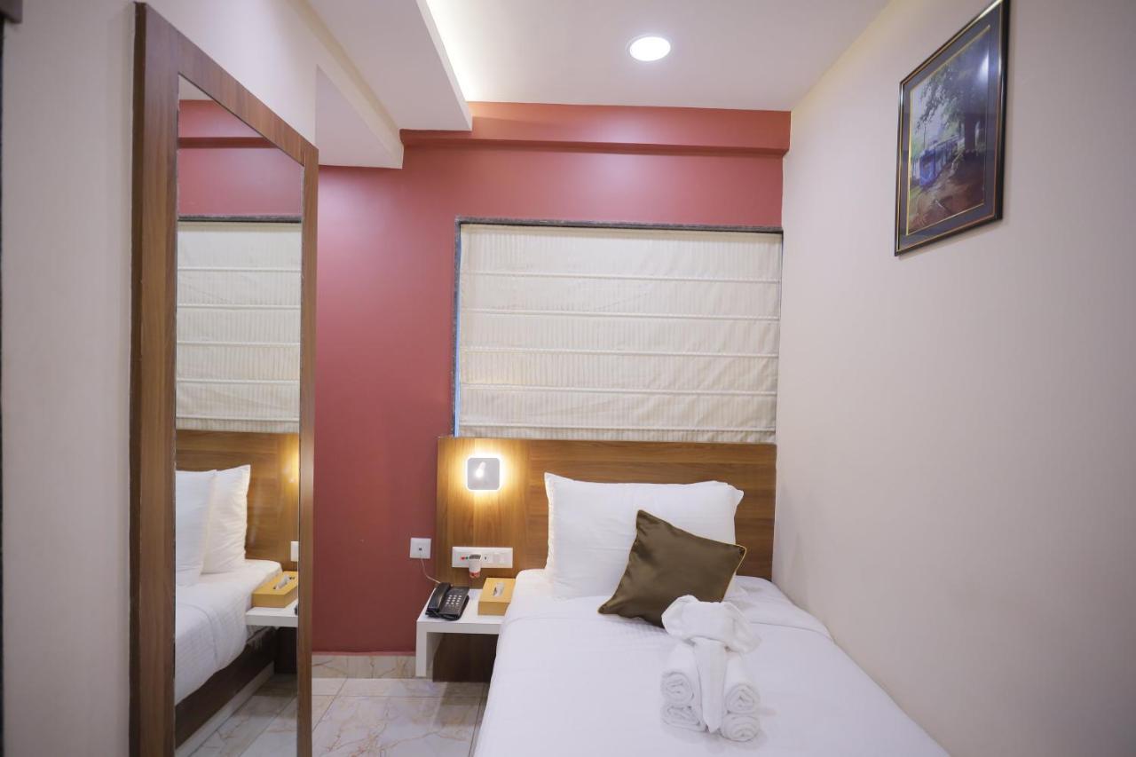 The Avenue Hotel Ballygunge コルカタ エクステリア 写真