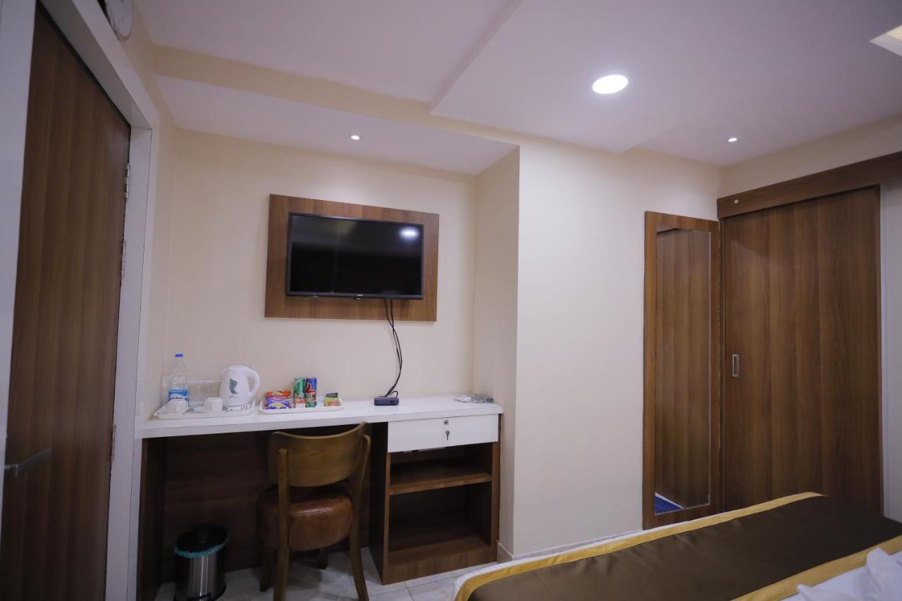 The Avenue Hotel Ballygunge コルカタ エクステリア 写真